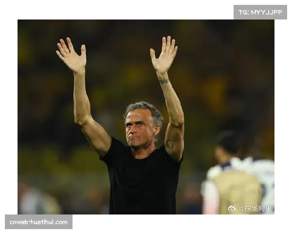 巴黎主帅恩里克鼓励小球员：享受足球，不要给自己太大压力