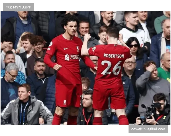 利物浦范戴克进球后温情拥抱若塔孩子