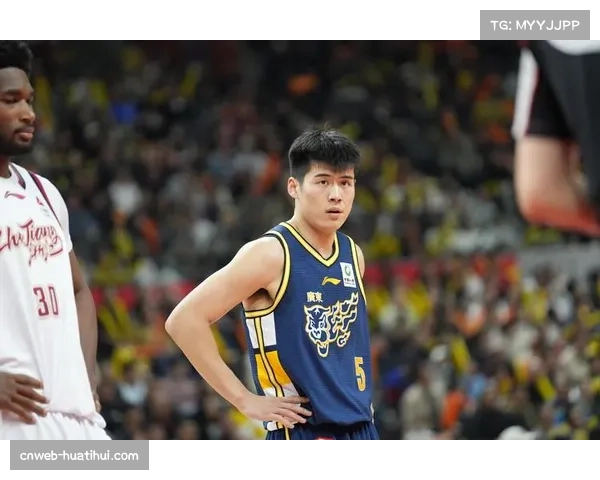 垫场赛出现戏剧性一幕，新星首回合即KO经验丰富的老将